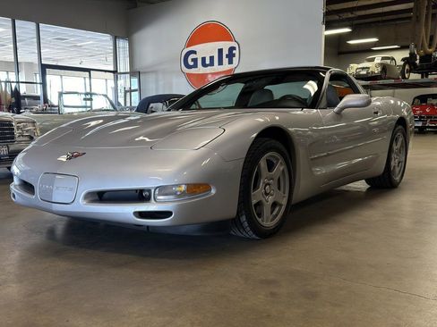Used 1997 Chevrolet Corvette Coupe w/ Memory Pkg image 8