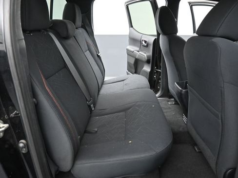 Used 2017 Toyota Tacoma TRD Sport w/ Tow Package image 10