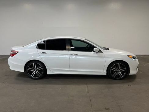 Used 2016 Honda Accord Sport image 2