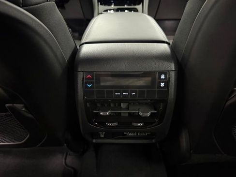 New 2025 Jeep Grand Cherokee L Laredo image 18