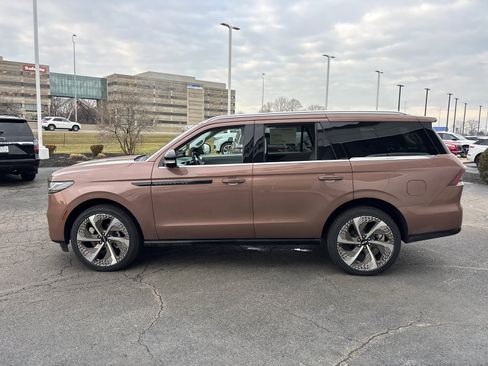 New 2026 Lincoln Navigator Black Label AWD/4WD image 4