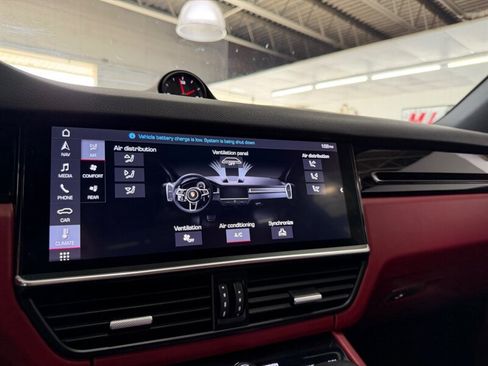 Used 2019 Porsche Cayenne image 38