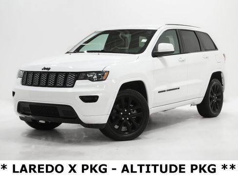 Certified 2022 Jeep Grand Cherokee Laredo X image 1
