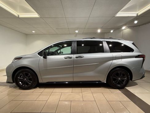 Used 2025 Toyota Sienna XSE w/ XSE Plus Package AWD/4WD image 2