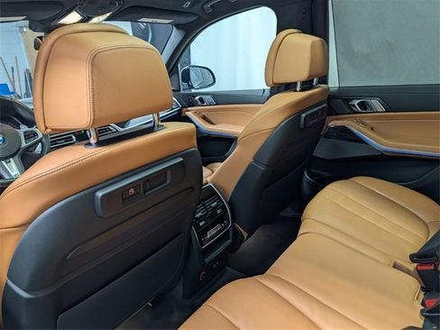 Used 2022 BMW X7 M50i w/ Dynamic Handling Package image 14