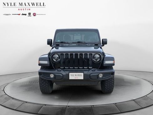 Used 2023 Jeep Gladiator Overland AWD/4WD image 18