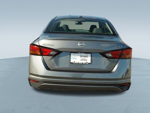 Used 2024 Nissan Altima 2.5 SV image 8