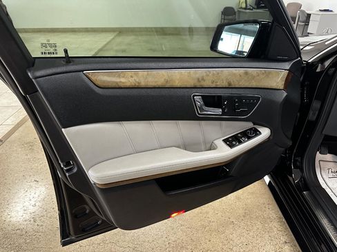 Used 2011 Mercedes-Benz E 350 4MATIC Sedan image 44