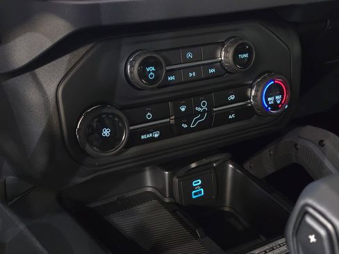 New 2025 Ford Bronco Badlands image 26