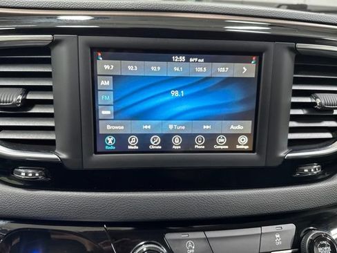 Used 2020 Chrysler Voyager LX FWD image 18