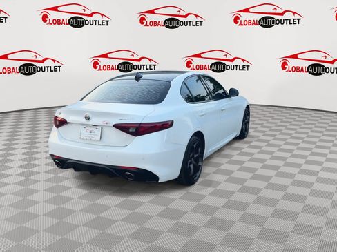 Used 2018 Alfa Romeo Giulia Ti Sport w/ Quick Order Package 22S Sport AWD/4WD image 8
