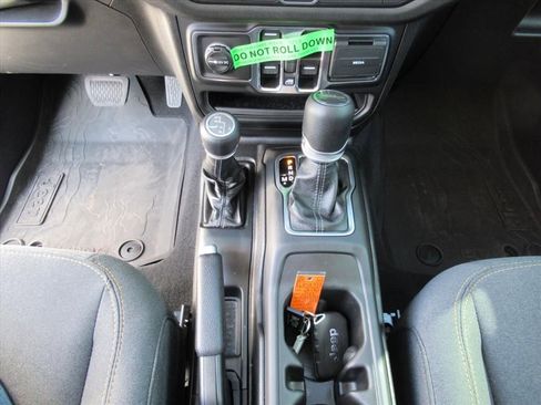 New 2025 Jeep Gladiator Sport image 22