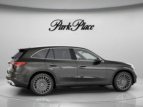 Used 2026 Mercedes-Benz GLC 300 4MATIC image 23