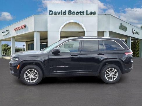 Certified 2023 Jeep Grand Cherokee Laredo w/ Luxury Tech Group I image 11