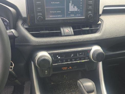 Used 2019 Toyota RAV4 LE FWD image 6