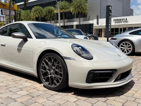 Used 2024 Porsche 911 Carrera T image 5