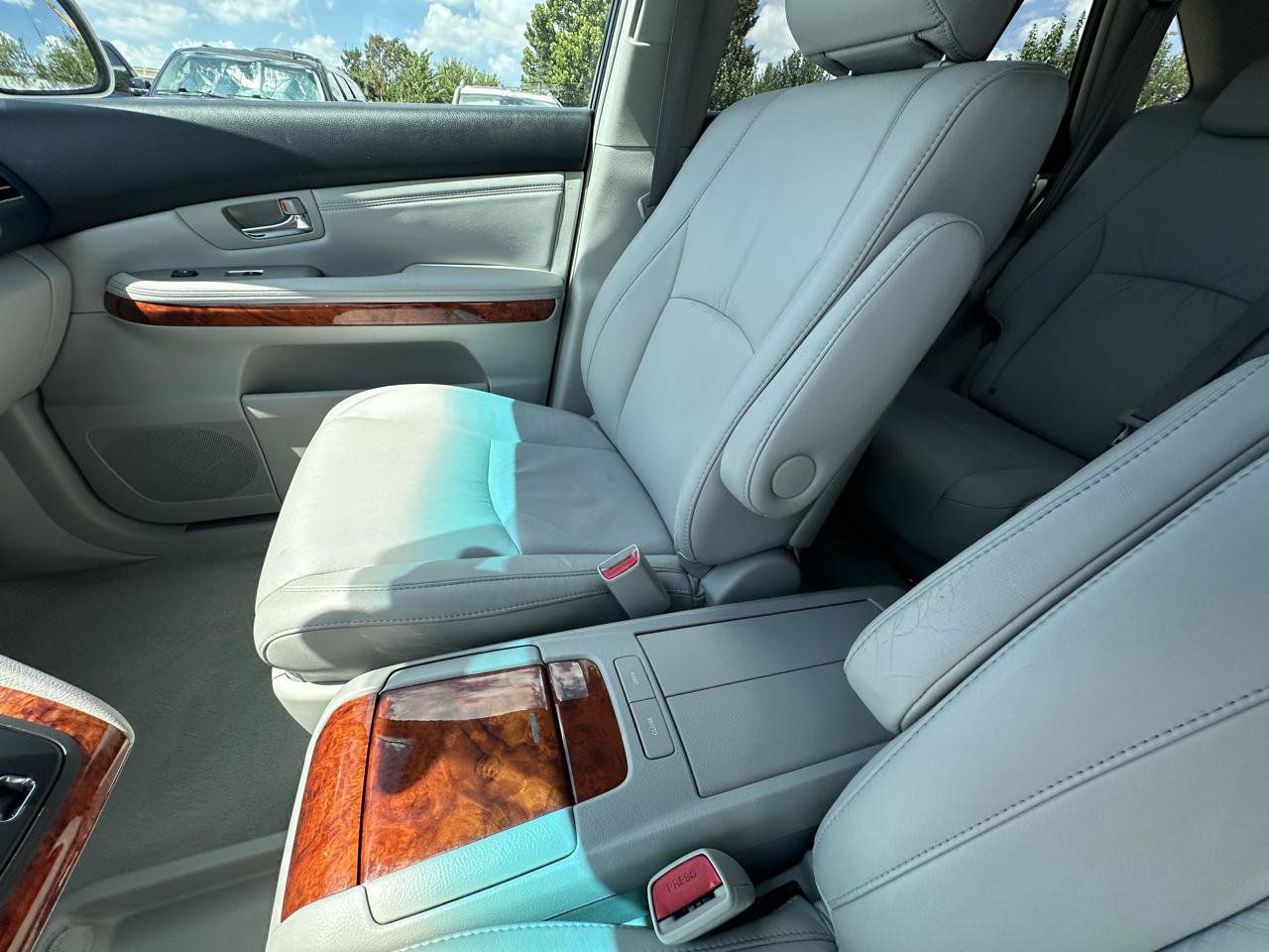 Used 2005 Lexus RX 330 w/ Premium Pkg FWD image 21