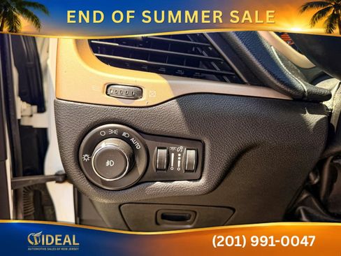 Used 2016 Jeep Cherokee Latitude w/ Cold Weather Group AWD/4WD image 30