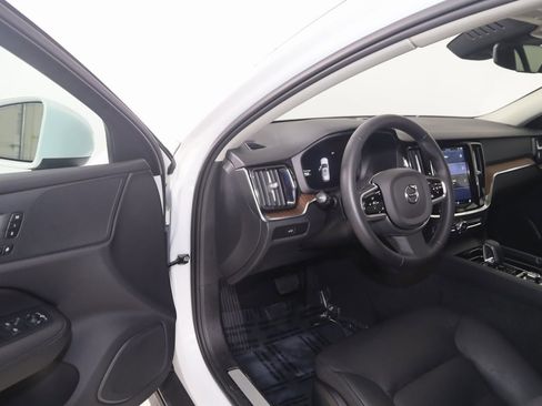 Used 2024 Volvo V60 B5 Cross Country Plus image 47