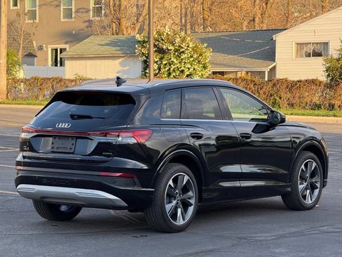 Used 2022 Audi Q4 e-tron Premium AWD/4WD image 5