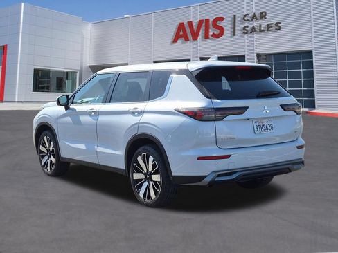 Used 2025 Mitsubishi Outlander SE AWD/4WD image 9
