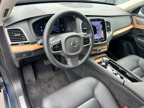 Certified 2025 Volvo XC90 B6 Plus image 9