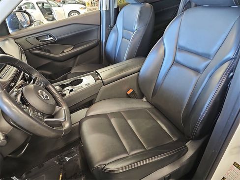 Used 2023 Nissan Rogue SV w/ SV Premium B Package image 15