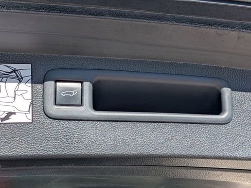 Used 2023 Toyota Highlander Limited image 13