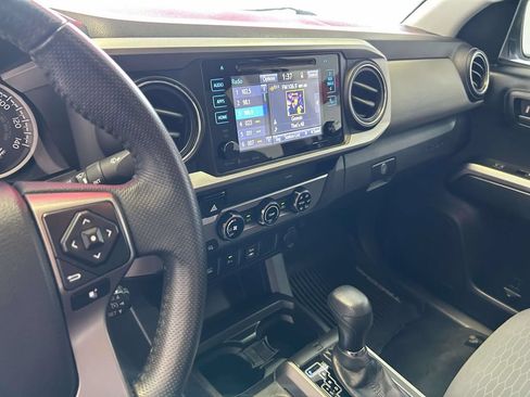 Used 2017 Toyota Tacoma SR5 w/ Tow Package RWD image 21