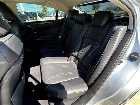 Certified 2024 Lexus ES 300h Ultra Luxury image 20