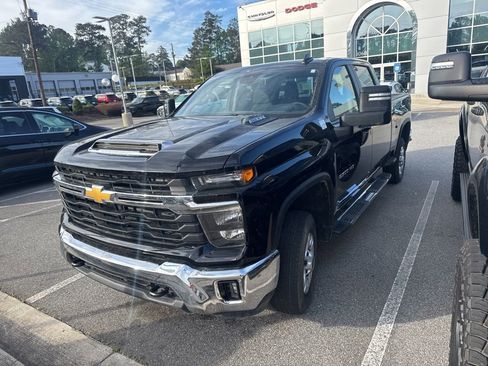 Used 2025 Chevrolet Silverado 2500 LT w/ Convenience Package AWD/4WD image 1
