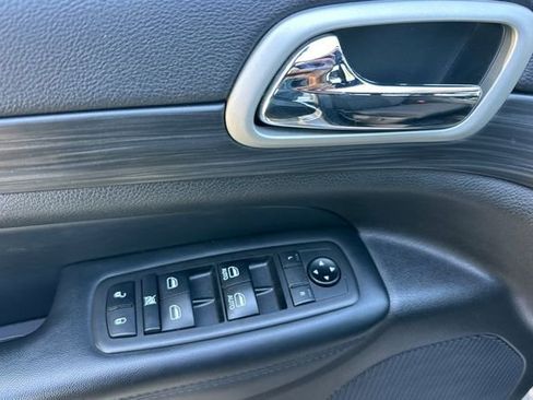 Used 2021 Jeep Grand Cherokee Laredo image 12