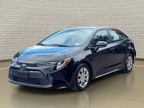Used 2025 Toyota Corolla LE FWD image 1
