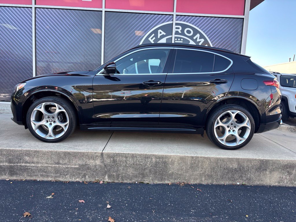 Used 2023 Alfa Romeo Stelvio Ti Lusso w/ Quick Order Package 22X Lusso AWD/4WD image 14