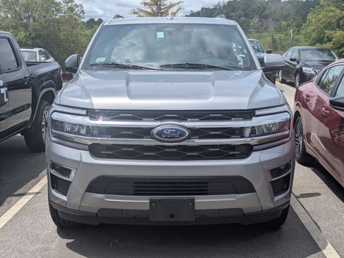 Used 2024 Ford Expedition Limited AWD/4WD image 5