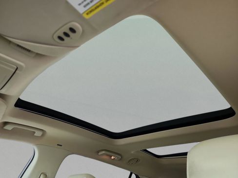 Used 2014 Lincoln MKT FWD image 30