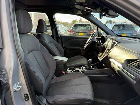 Used 2025 Subaru Forester Premium image 9