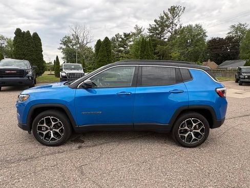 Used 2026 Jeep Compass Limited AWD/4WD image 2