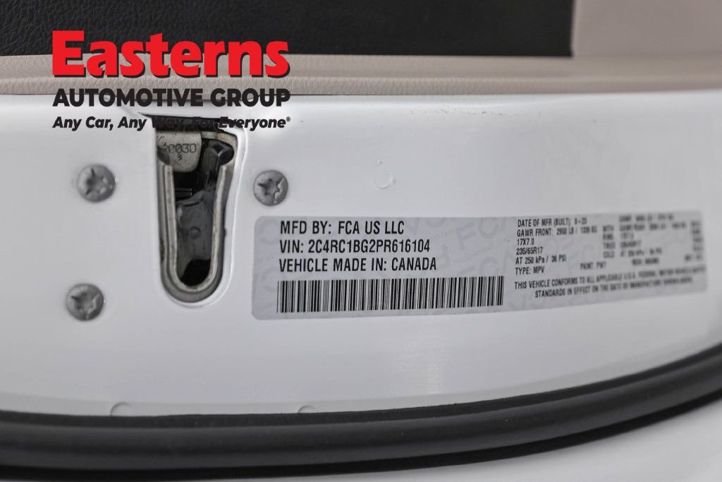 Used 2023 Chrysler Pacifica Touring-L FWD image 39