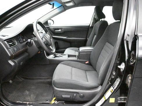 Used 2015 Toyota Camry LE image 5