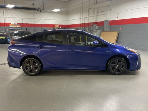 Used 2018 Toyota Prius Four Touring image 11