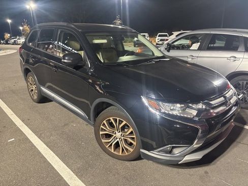 Used 2016 Mitsubishi Outlander SEL image 2