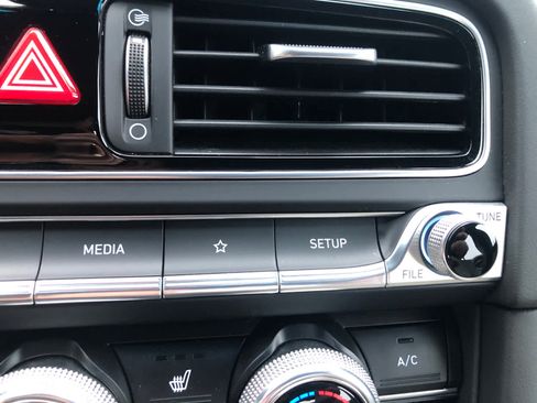 Used 2023 Genesis G70 2.0T image 15