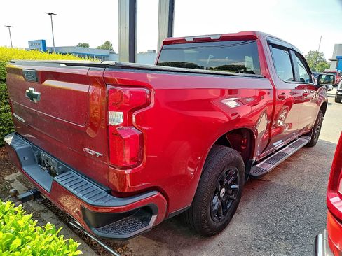 Used 2024 Chevrolet Silverado 1500 RST w/ Z71 Off-Road Package AWD/4WD image 3