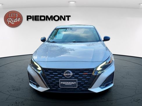 Used 2023 Nissan Altima 2.5 SR w/ SR Premium Package image 3