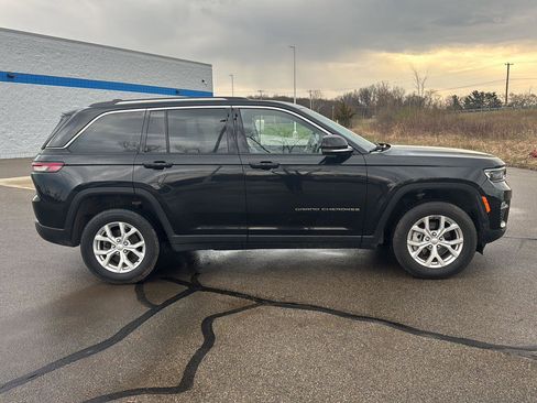 Used 2023 Jeep Grand Cherokee Limited image 7