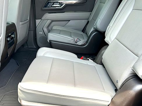 Used 2025 GMC Yukon Elevation AWD/4WD image 18
