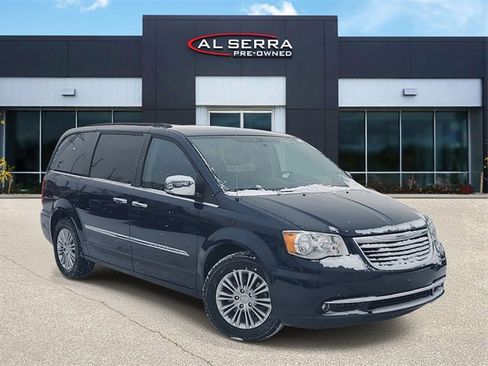 Used 2015 Chrysler Town & Country Touring-L w/ Driver Convenience Group image 1