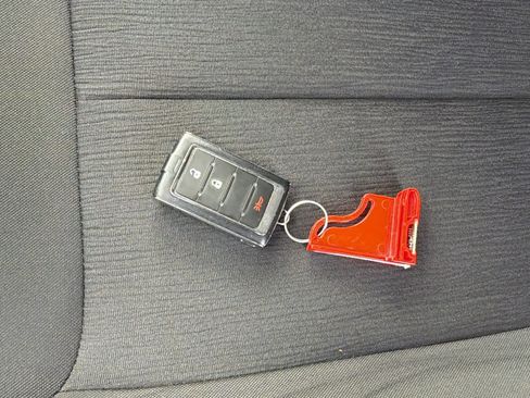 Used 2023 Jeep Grand Cherokee Laredo RWD image 29