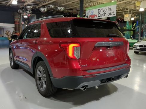 Used 2022 Ford Explorer XLT w/ Equipment Group 202A AWD/4WD image 10